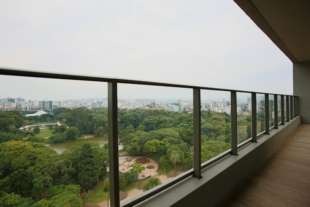 Estúdio com vista e piscina para o Parque da Redenção