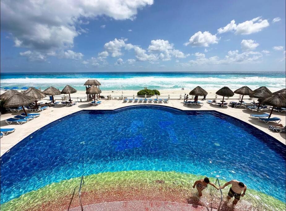 Exclusive Beachfront Apartment in the Hotel Zone - Tranquil and Central Location