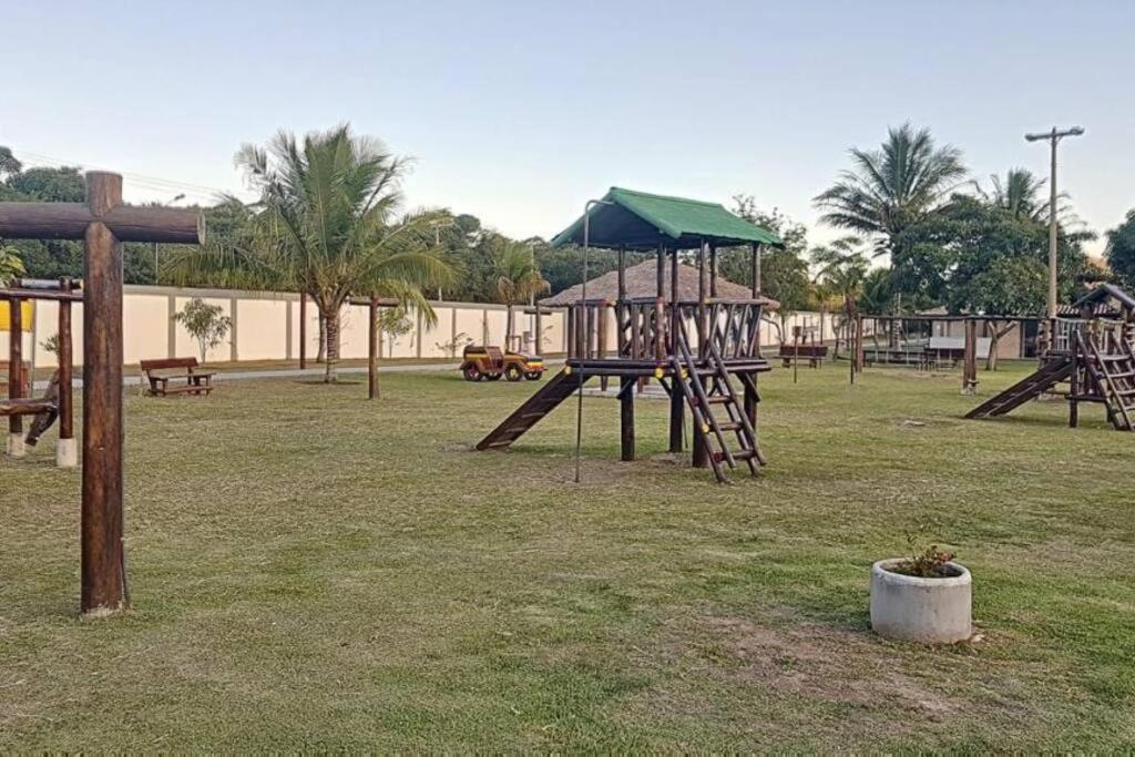 Casa com piscina, churrasqueira e ar condicionado em condomínio