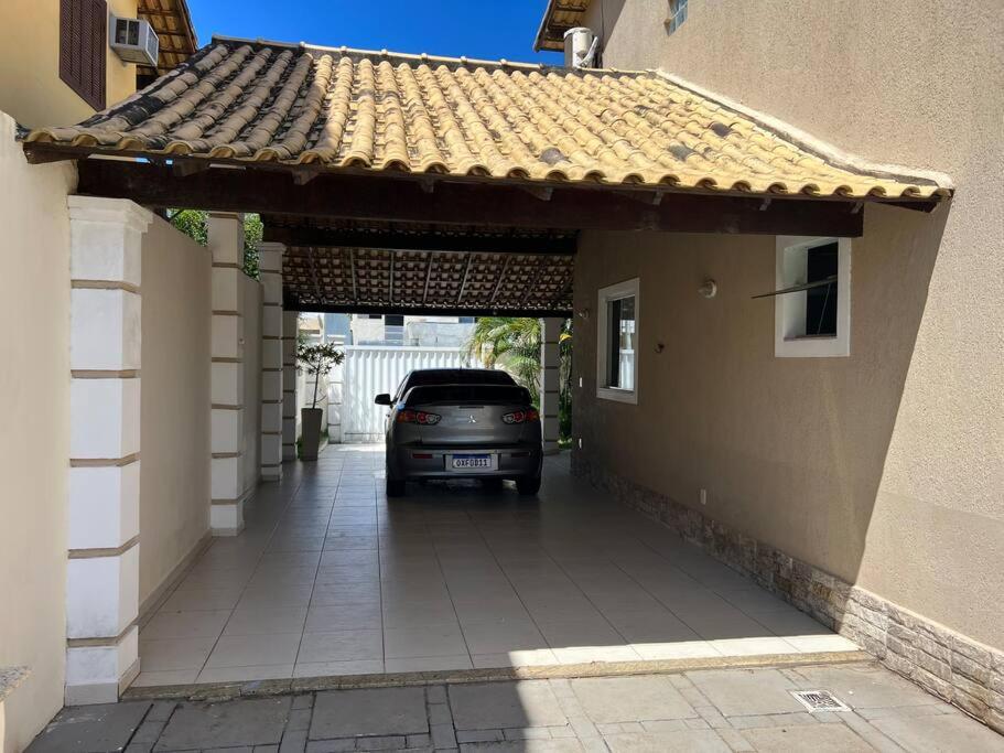 Casa com piscina, churrasqueira e ar condicionado em condomínio