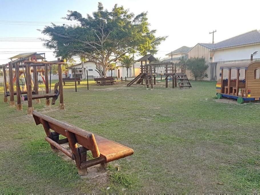Casa com piscina, churrasqueira e ar condicionado em condomínio