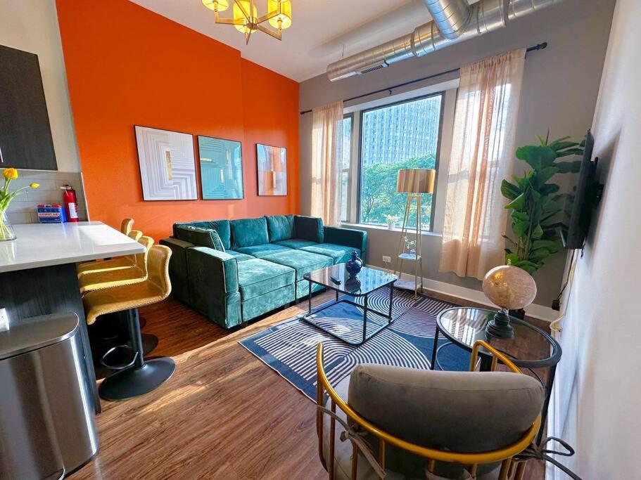 Modern 420- Friendly 3BR Unit Near McCormick Place, University of Illinois Chicago and Soldier Field photo 2