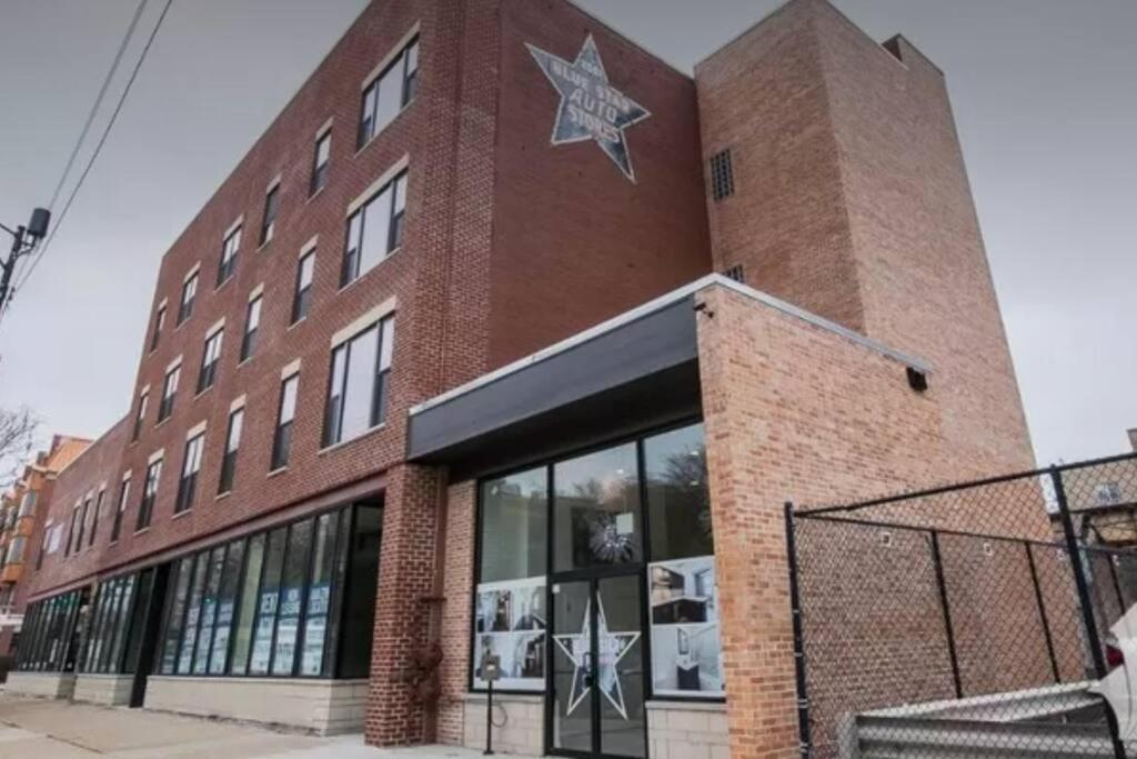 Modern 420- Friendly 3BR Unit Near McCormick Place, University of Illinois Chicago and Soldier Field — Chicago
