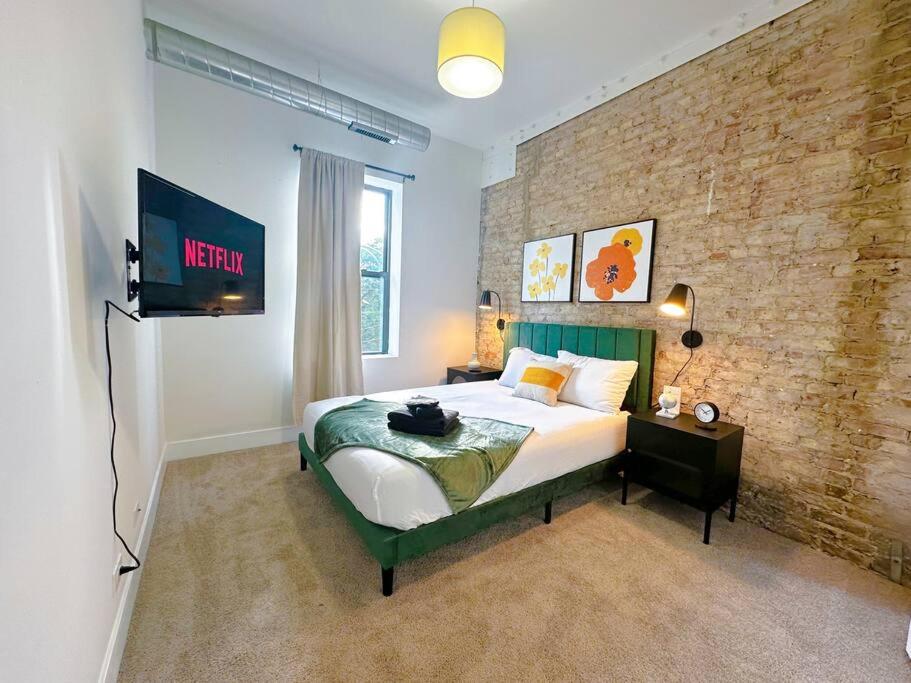 Modern 420- Friendly 3BR Unit Near McCormick Place, University of Illinois Chicago and Soldier Field photo 5