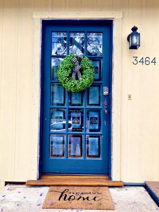 The Downtown Blue Bungalow Escape view 2