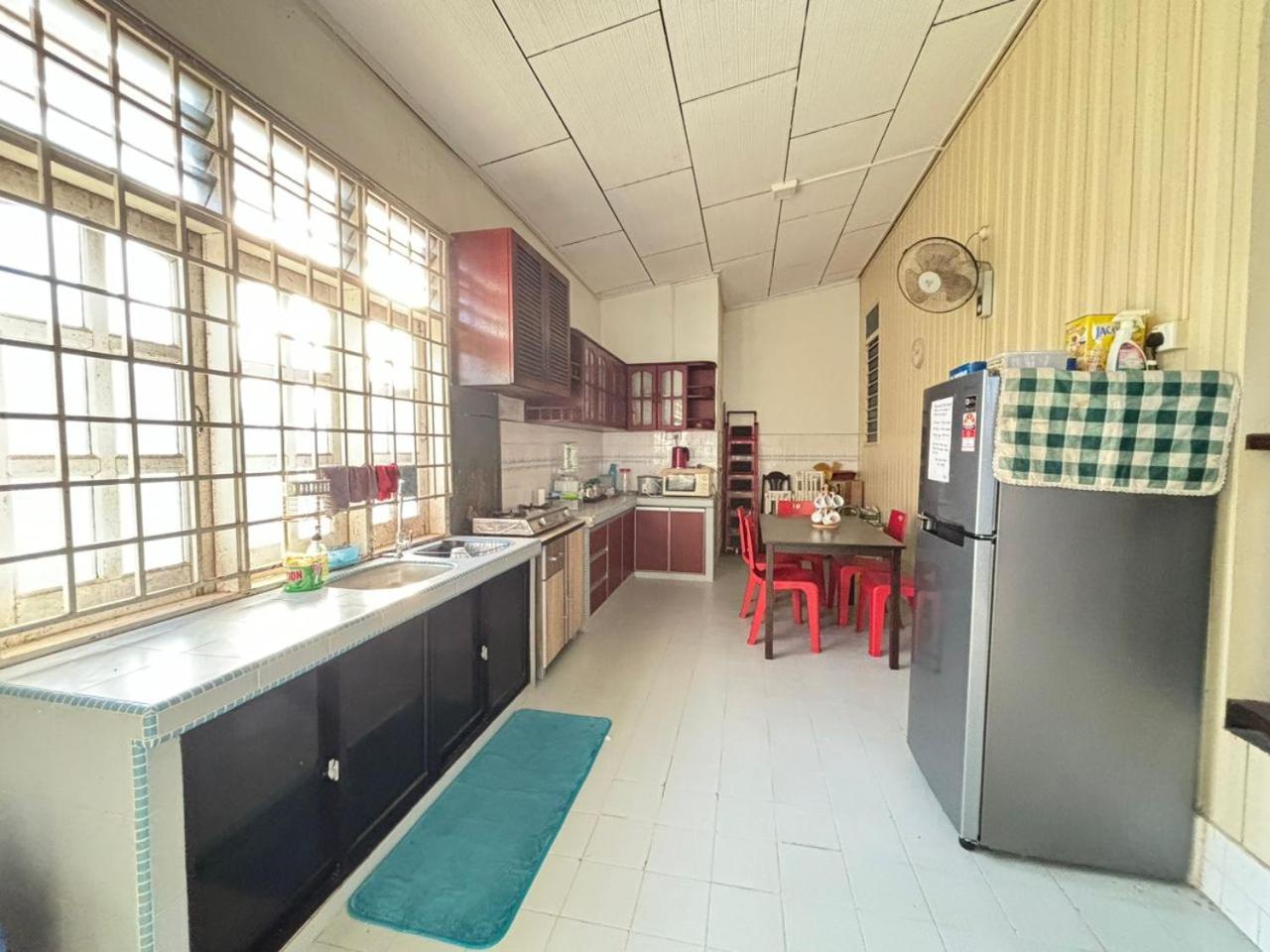 Neelofa Homestay