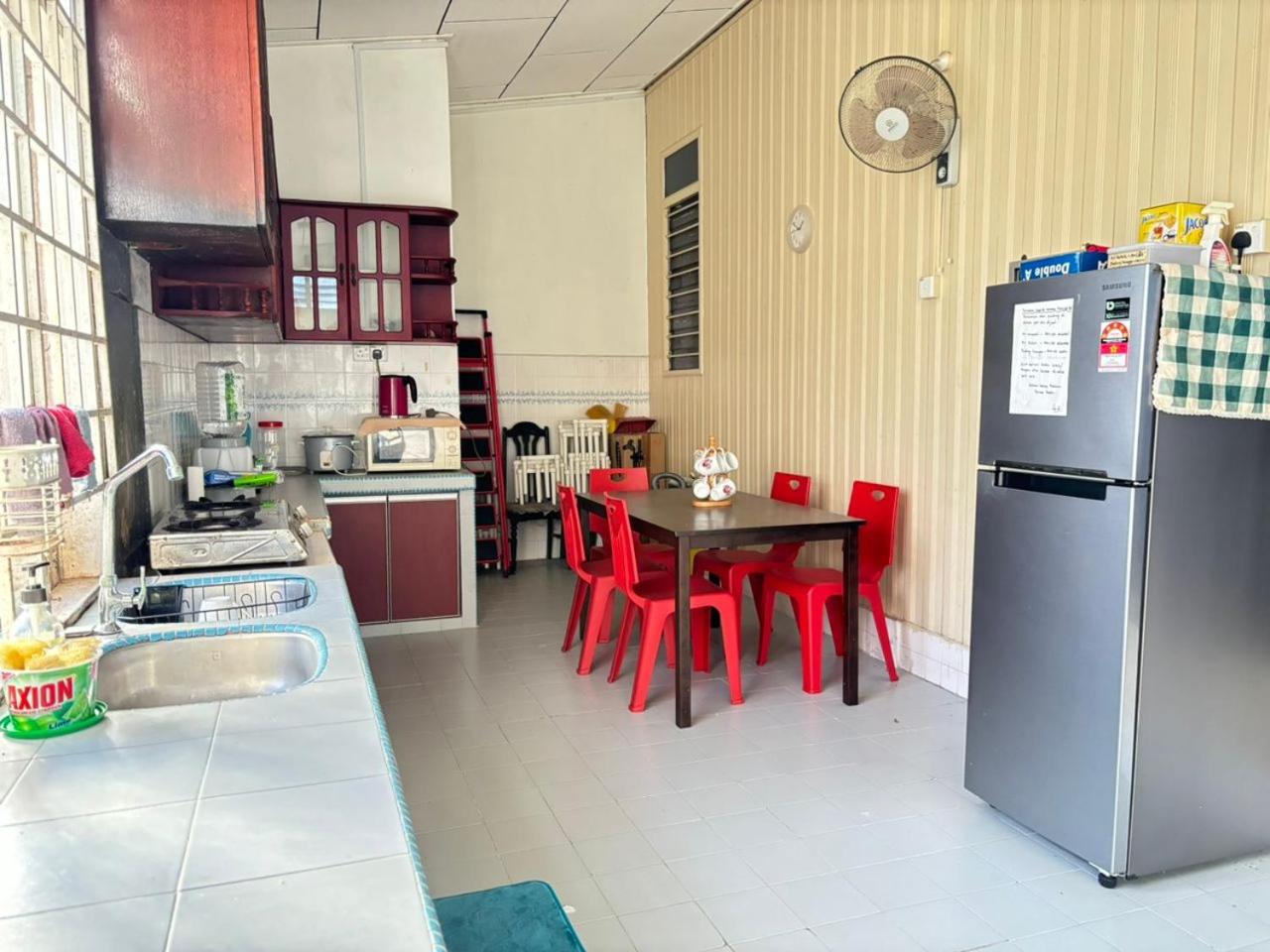 Neelofa Homestay