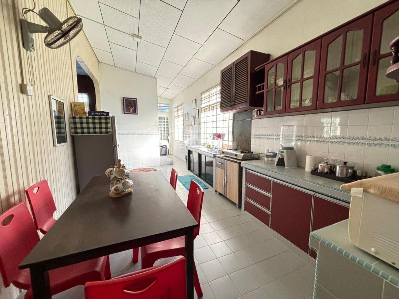 Neelofa Homestay