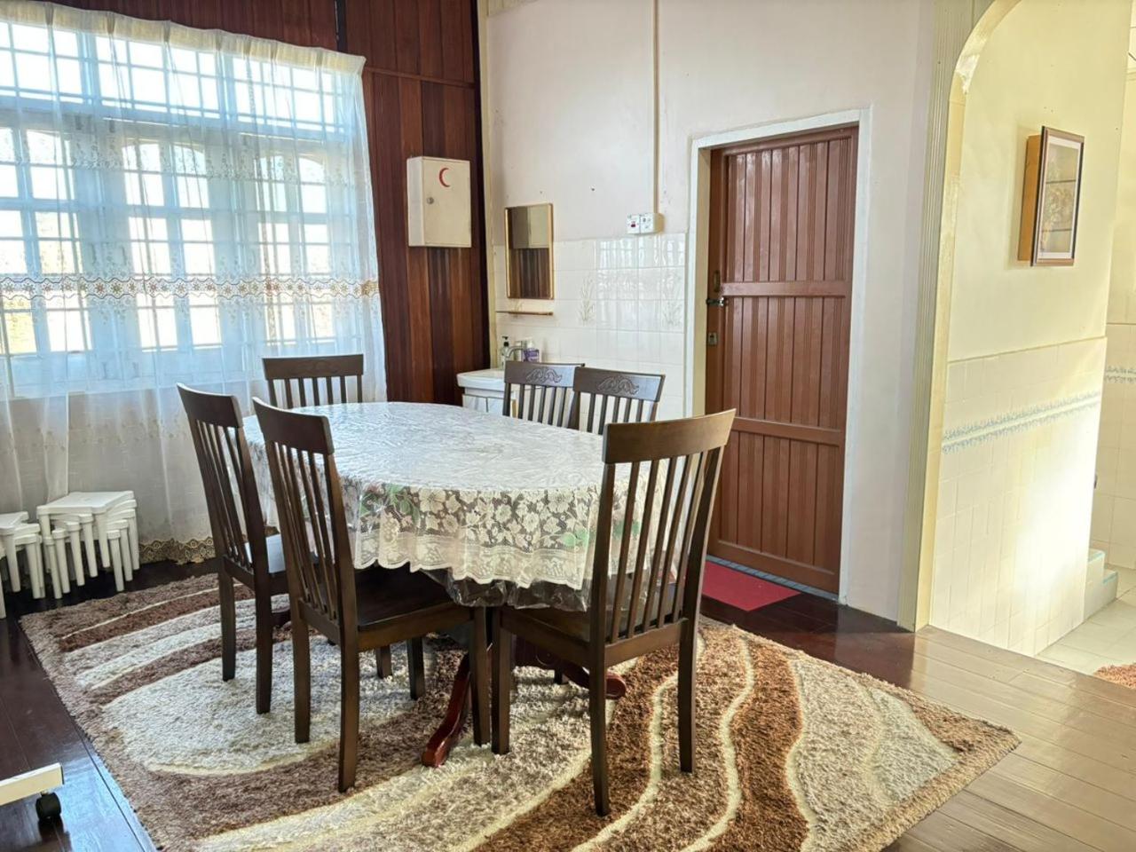 Neelofa Homestay