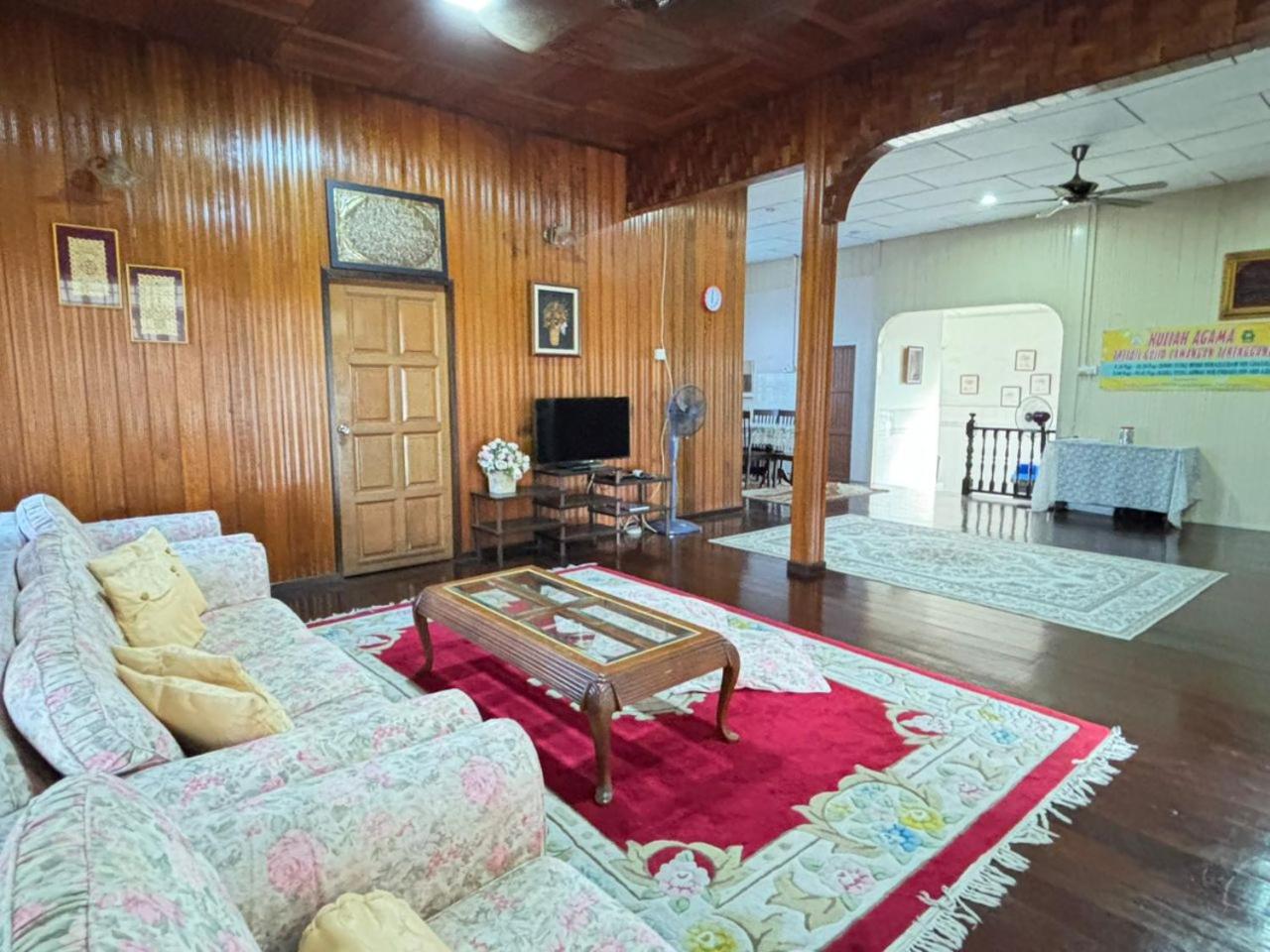 Neelofa Homestay