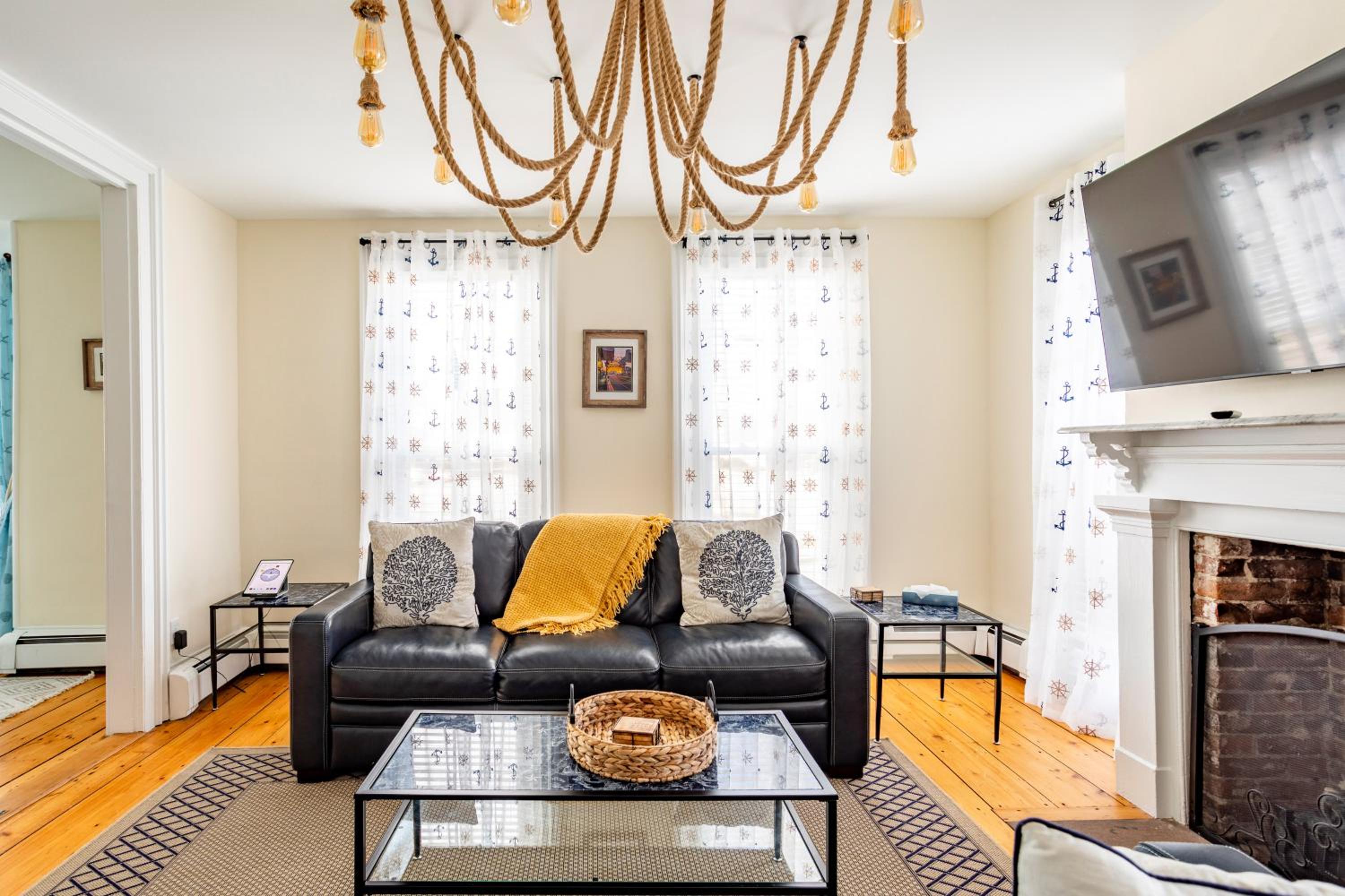 Historic Home, Walk to Seaport and Downtown view 4