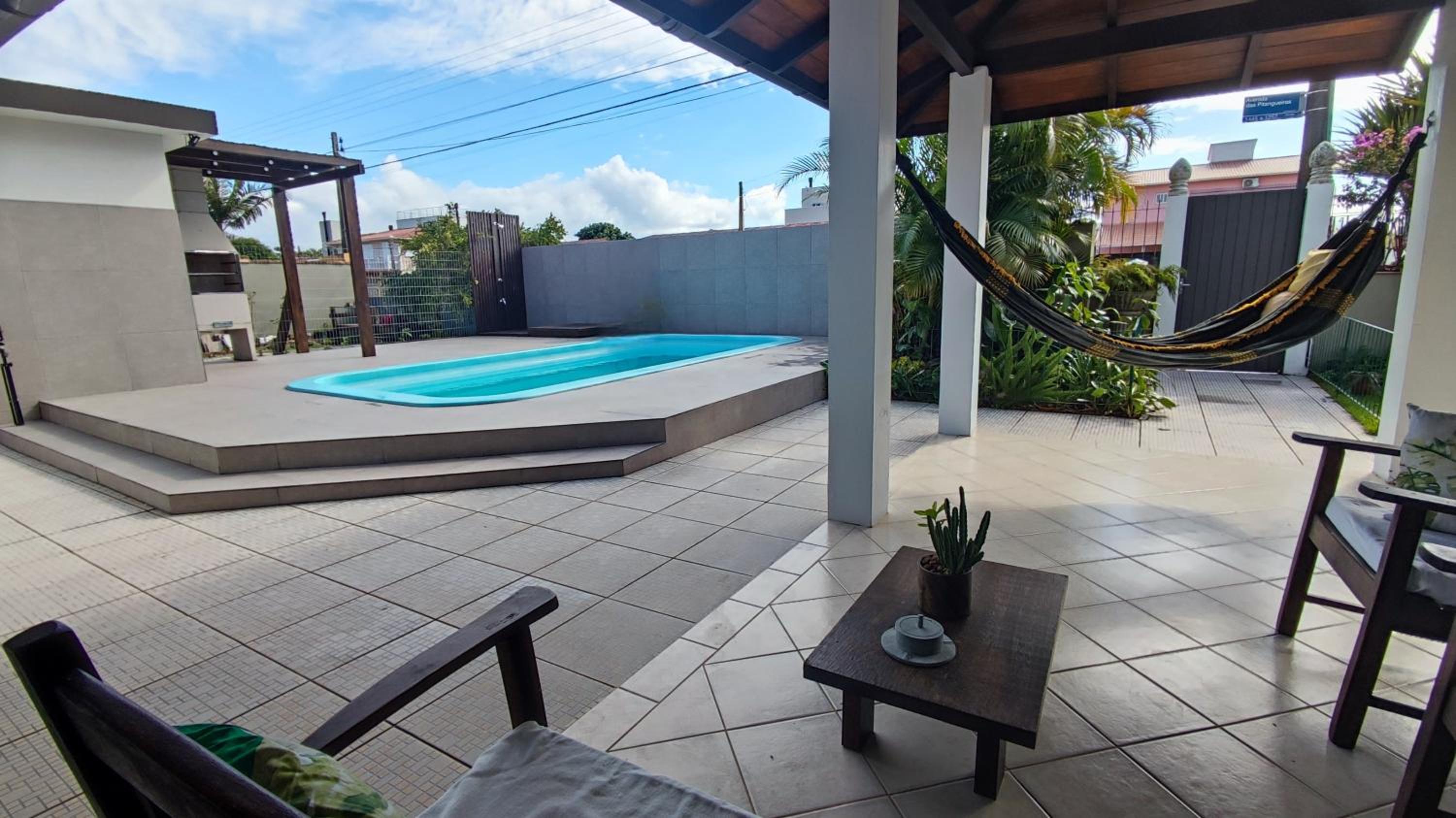 Casa de praia com piscina na praia da Daniela em Florianópolis