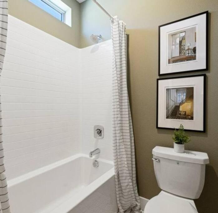 Luxury 4 bedroom house Los Angeles view 5