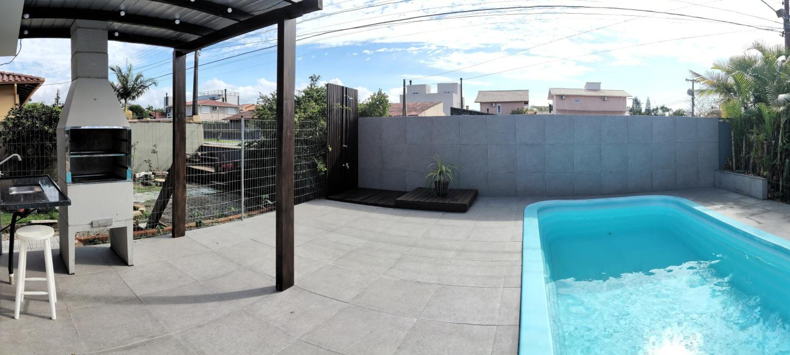 Casa de praia com piscina na praia da Daniela em Florianópolis