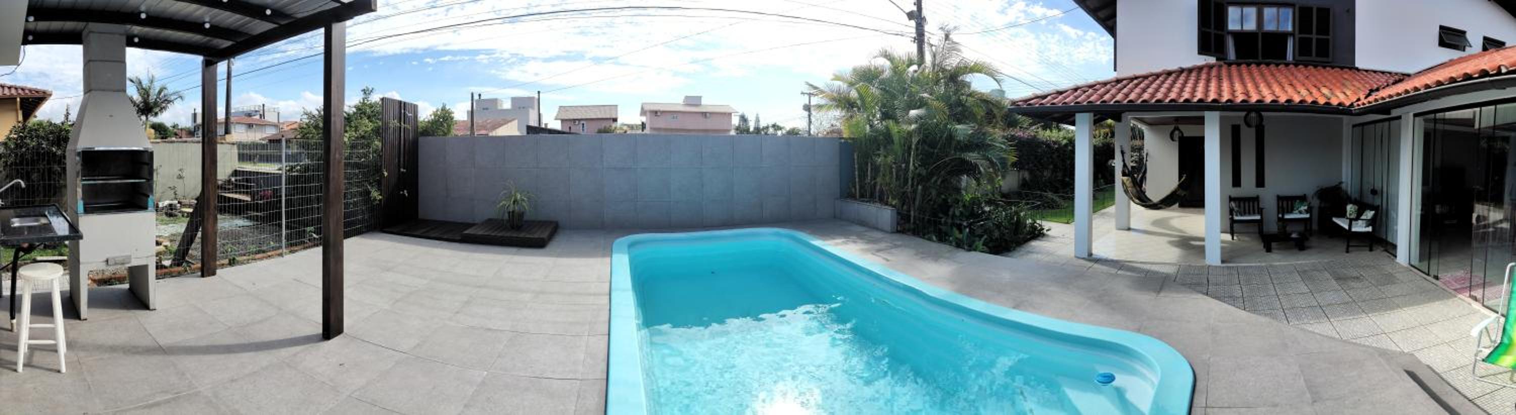 Casa de praia com piscina na praia da Daniela em Florianópolis
