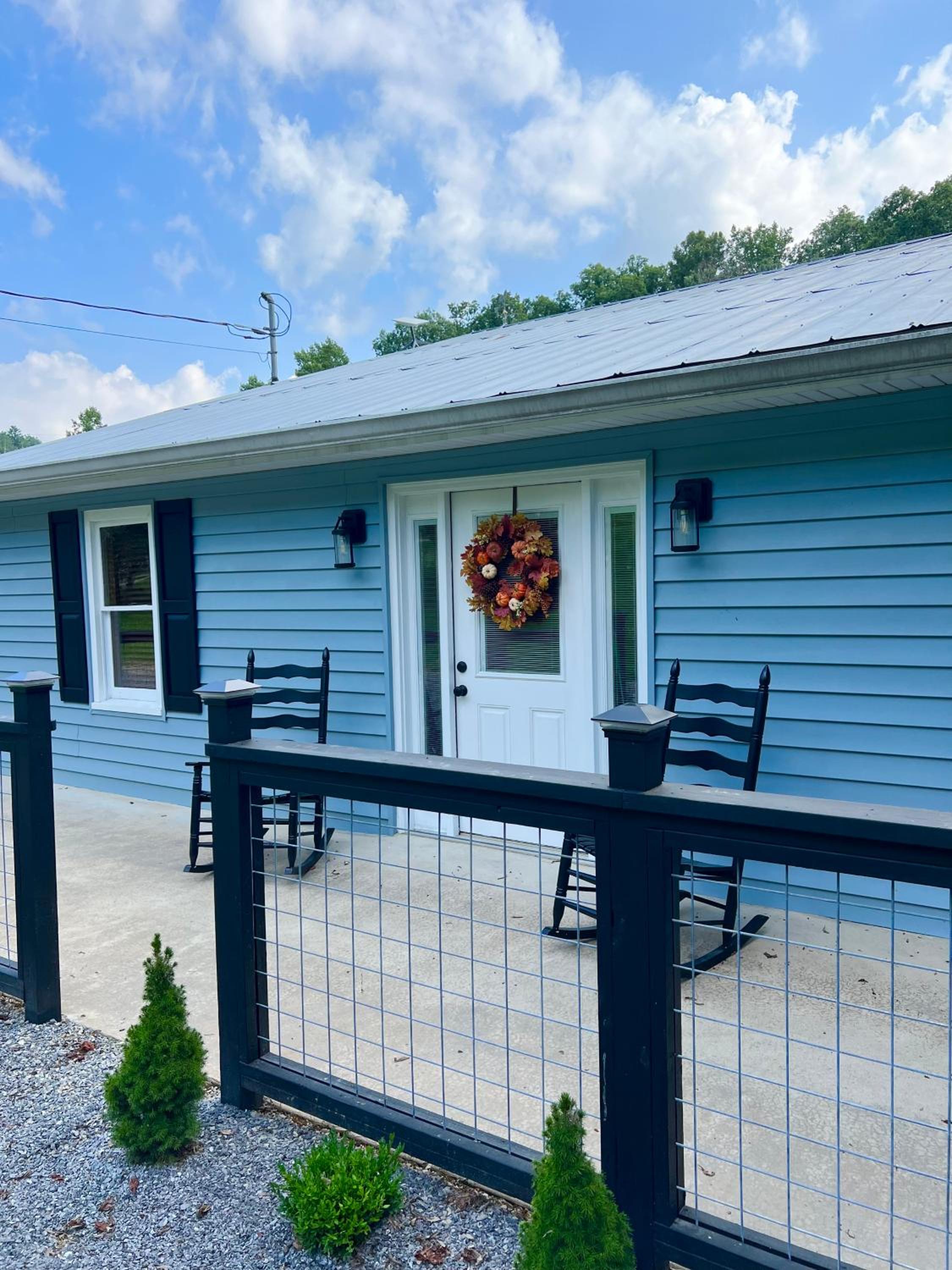Firefly Fields 2-Acres With Guest House, Game Room, Mountain & River Views view 4