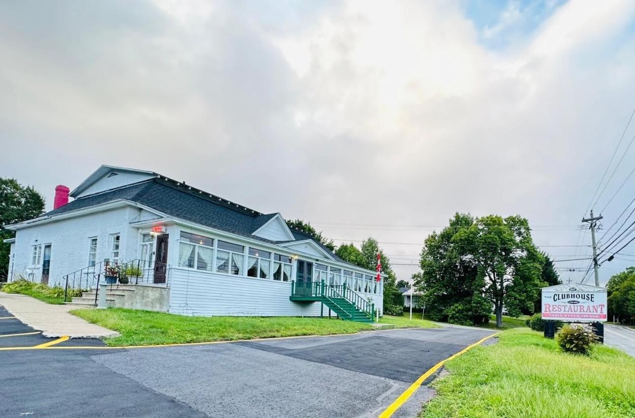 Woodstock Vacations - Stiles Motel Hill View - Property Image 28