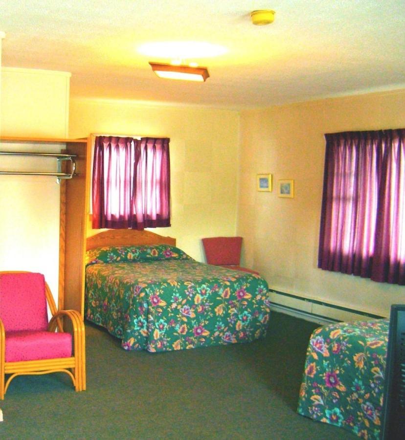 Woodstock Vacations - Stiles Motel Hill View - Property Image 15