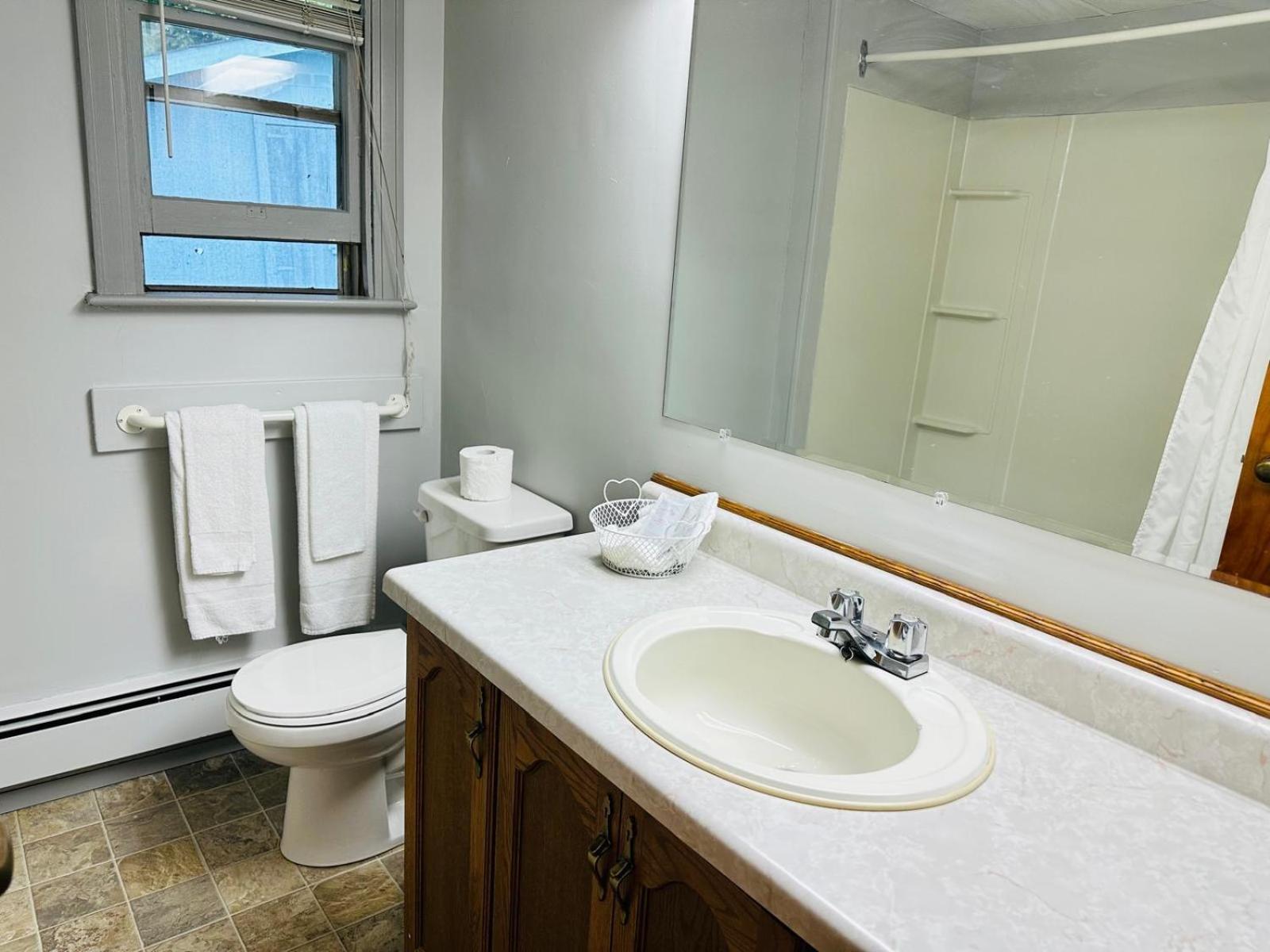Woodstock Vacations - Stiles Motel Hill View - Property Image 11