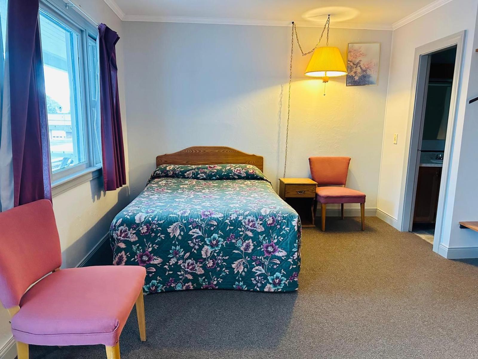 Woodstock Vacations - Stiles Motel Hill View - Property Image 7