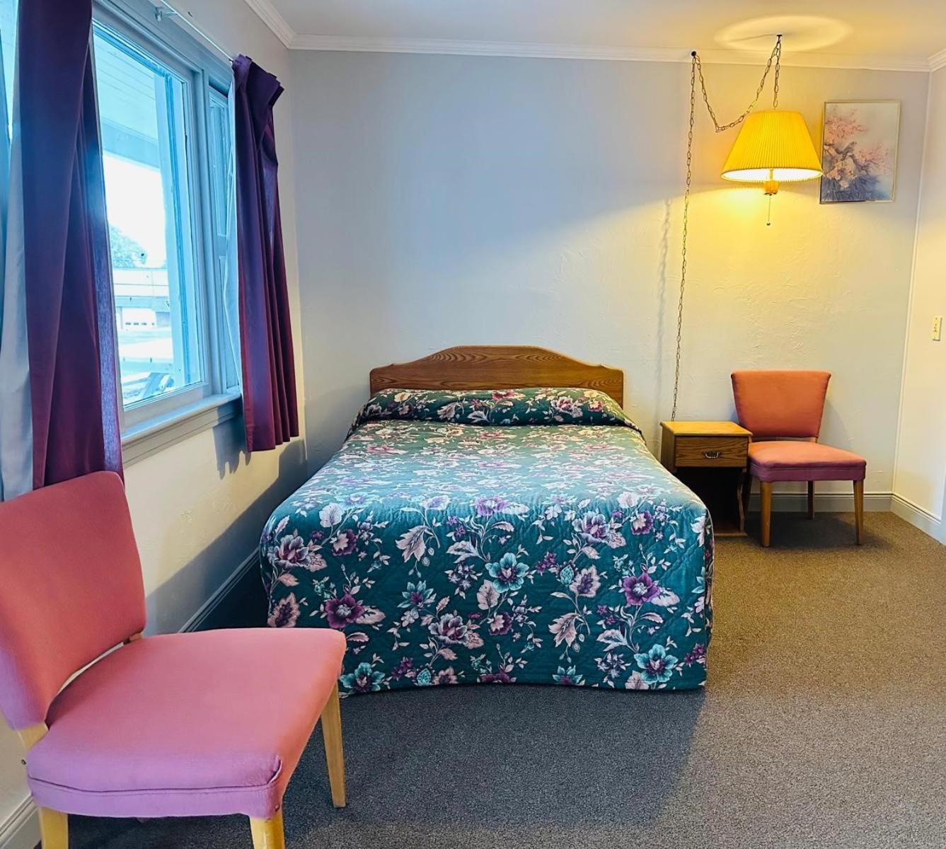 Woodstock Vacations - Stiles Motel Hill View - Property Image 3
