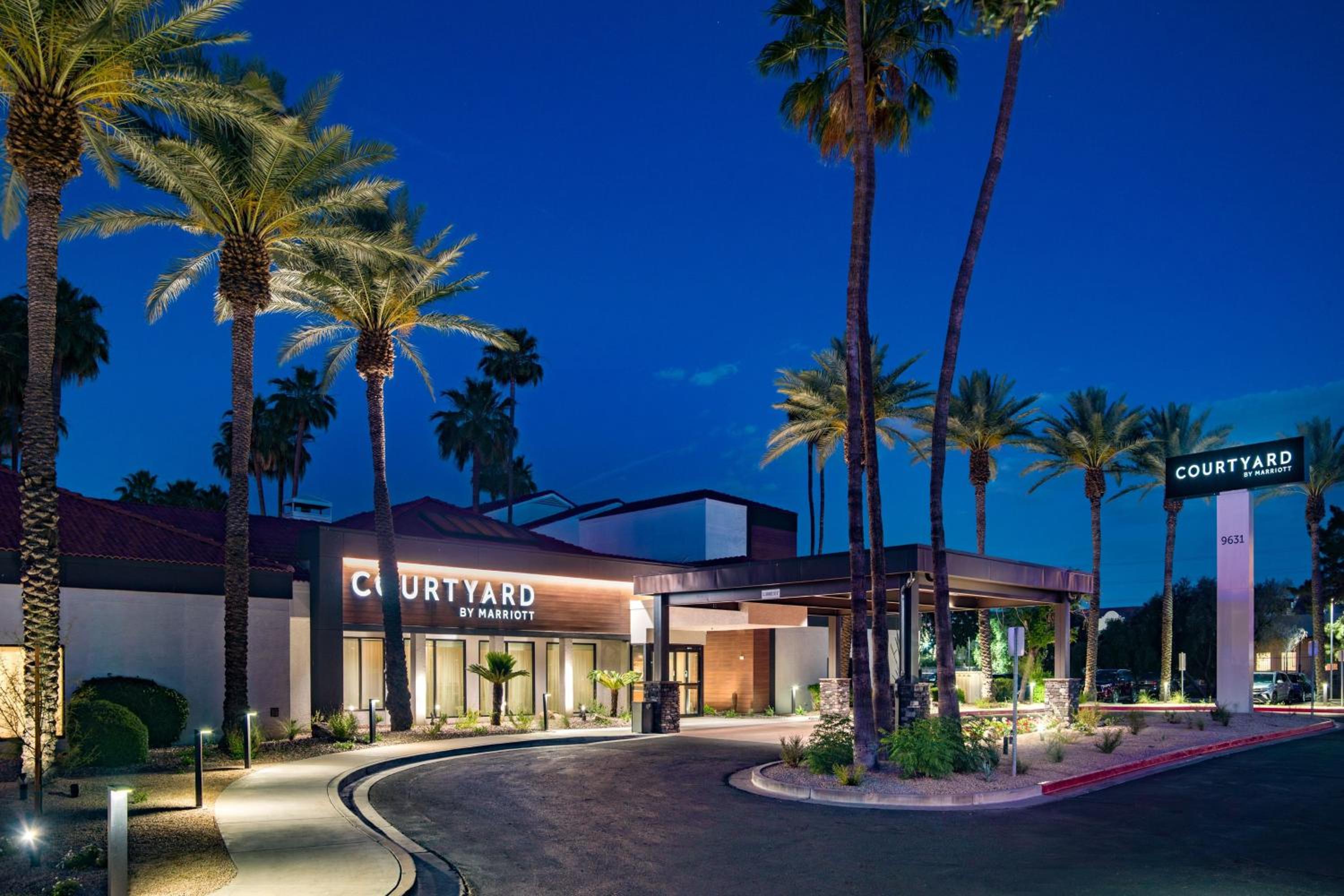 Hotel Courtyard by Marriott Phoenix North - Image 1
