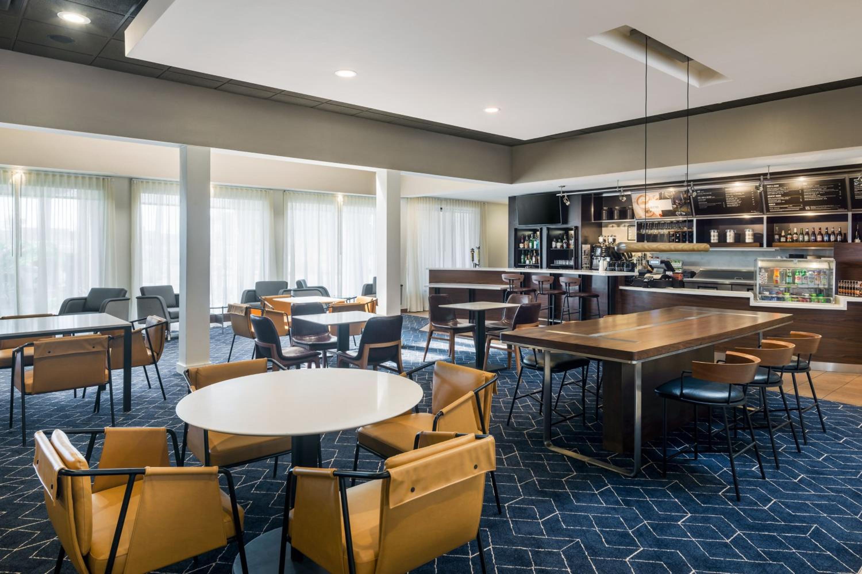 Phoenix Vacations - Courtyard by Marriott Phoenix North - Property Image 2
