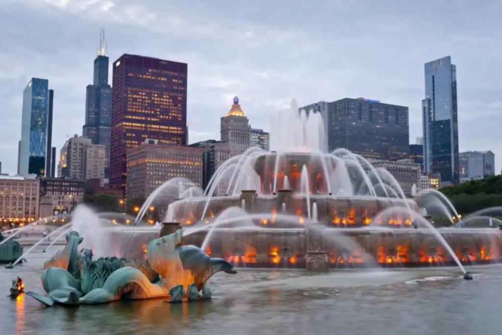 Bright Chicago 420-Friendly 3BR Retreat Smoke Friendly Unit Near McCormick Place Convention and Museum Campus view 5