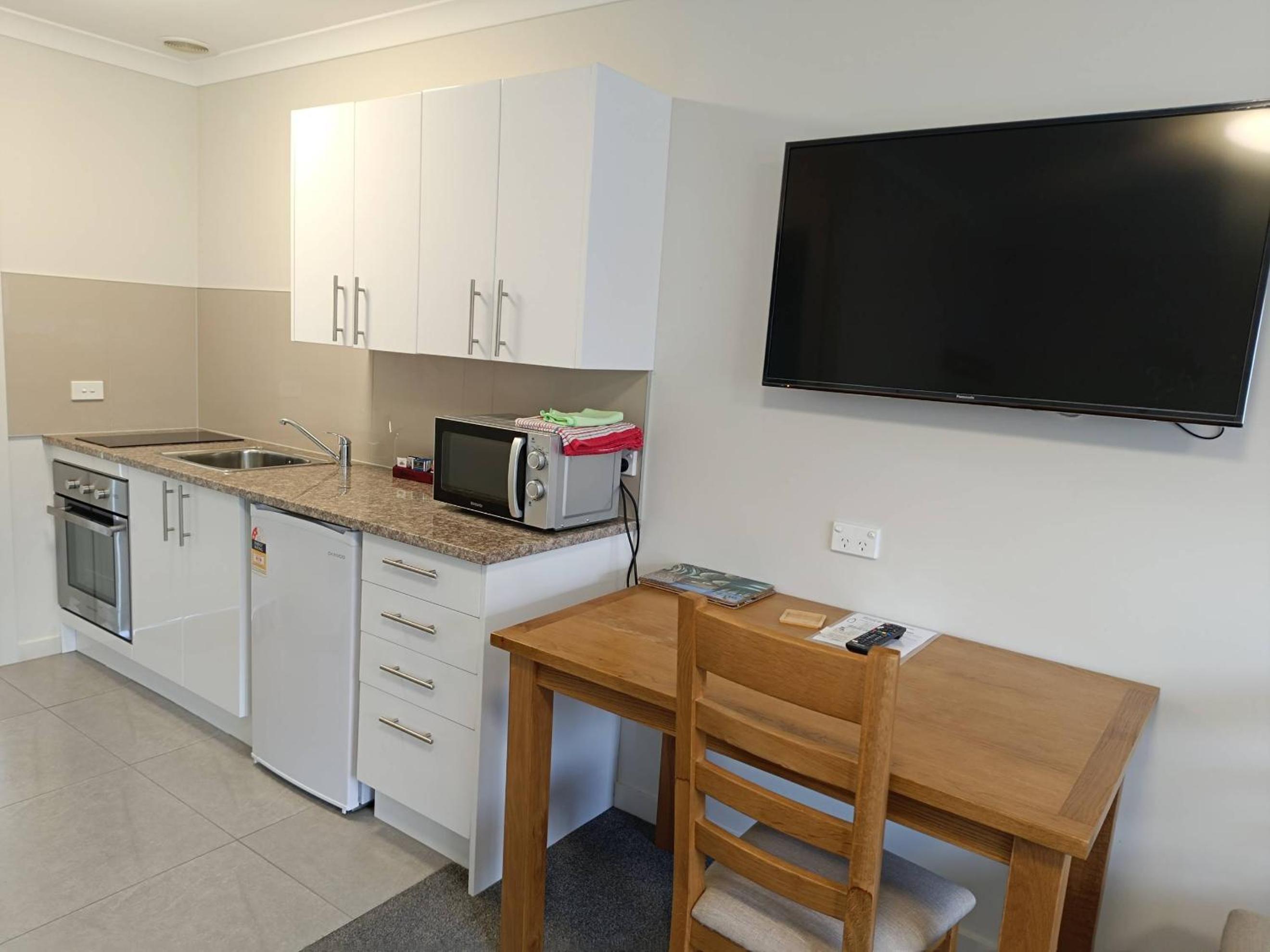 Bayfield Motel and Apartment