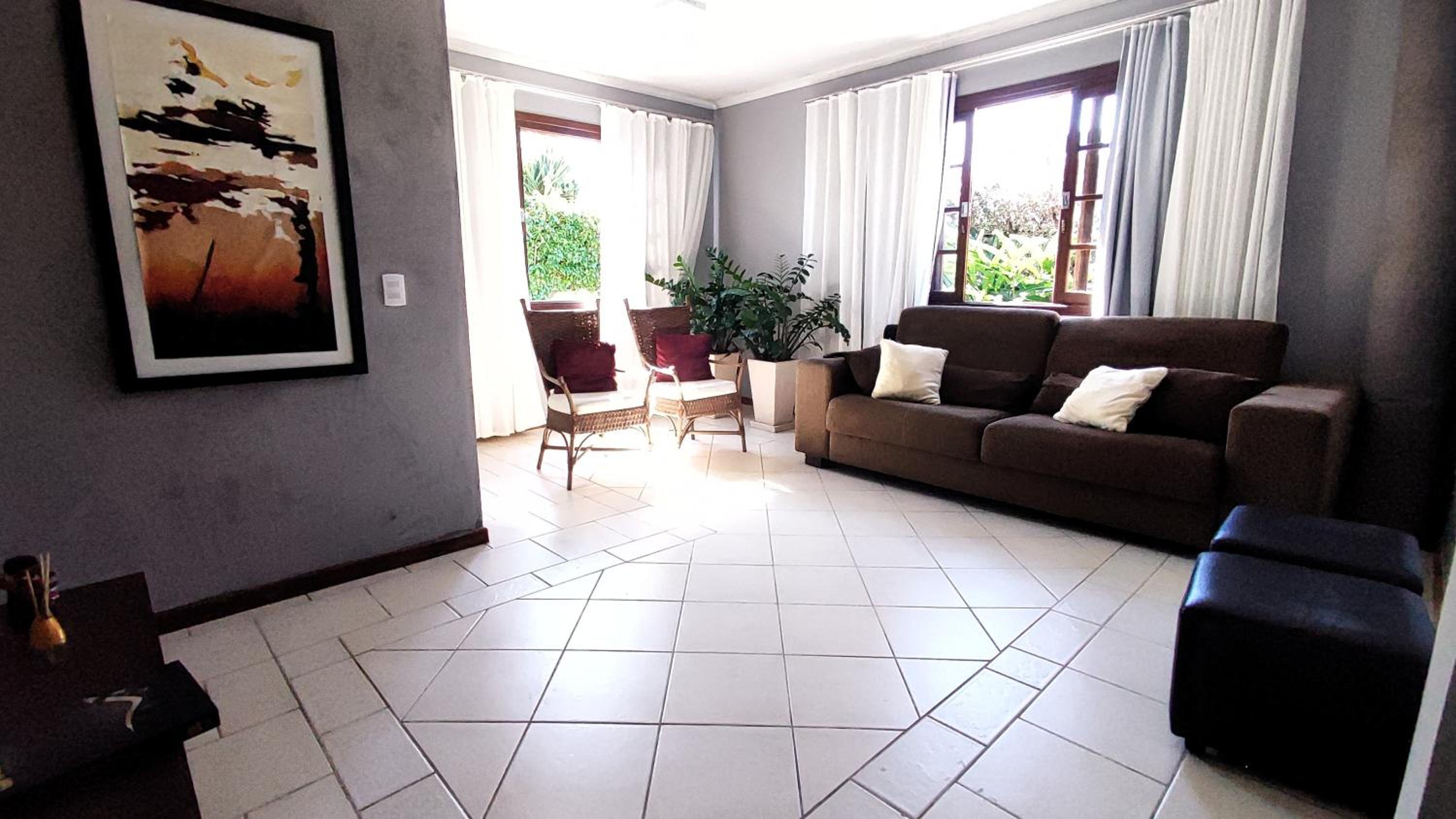 Casa de praia com piscina na praia da Daniela em Florianópolis