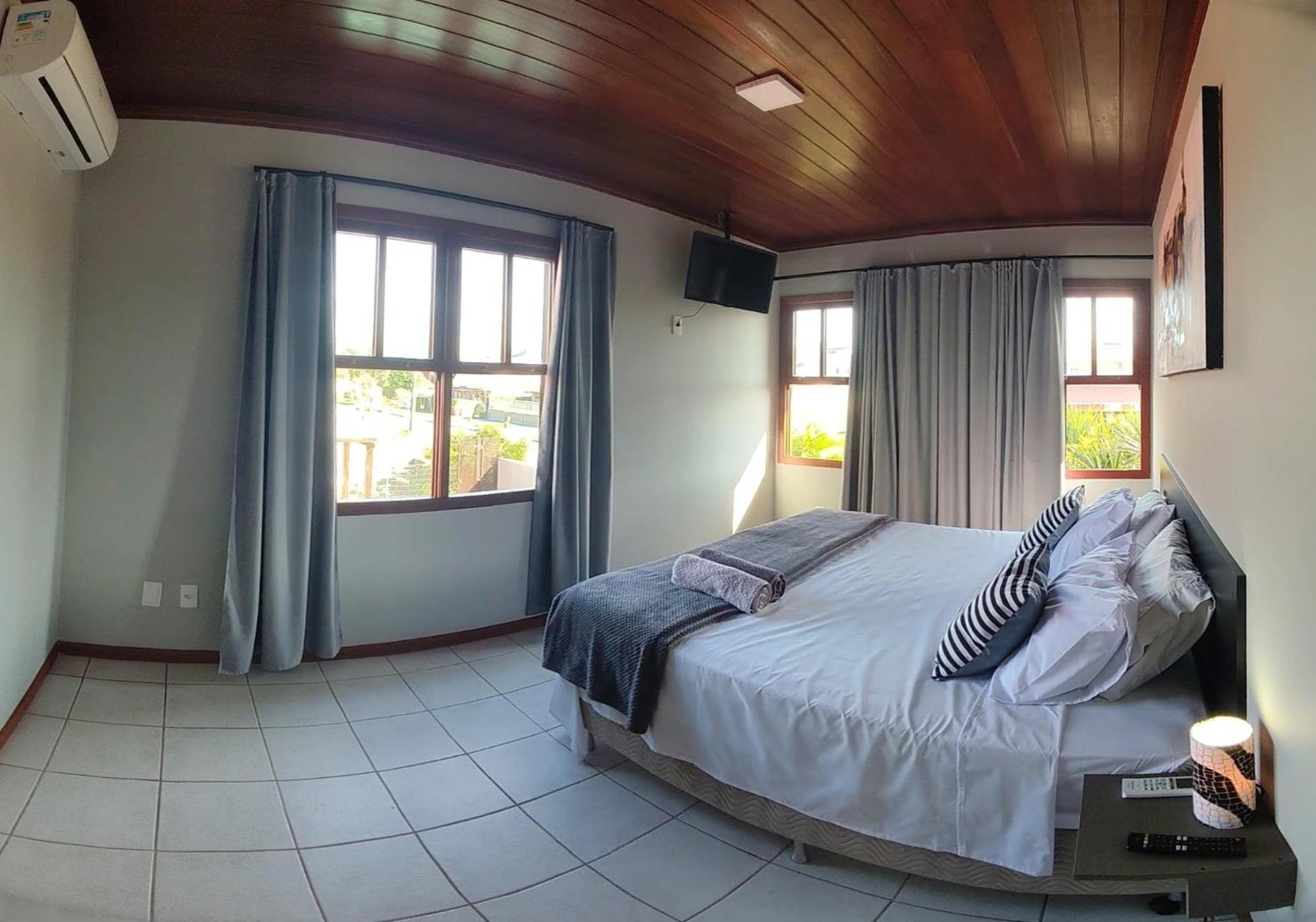 Casa de praia com piscina na praia da Daniela em Florianópolis