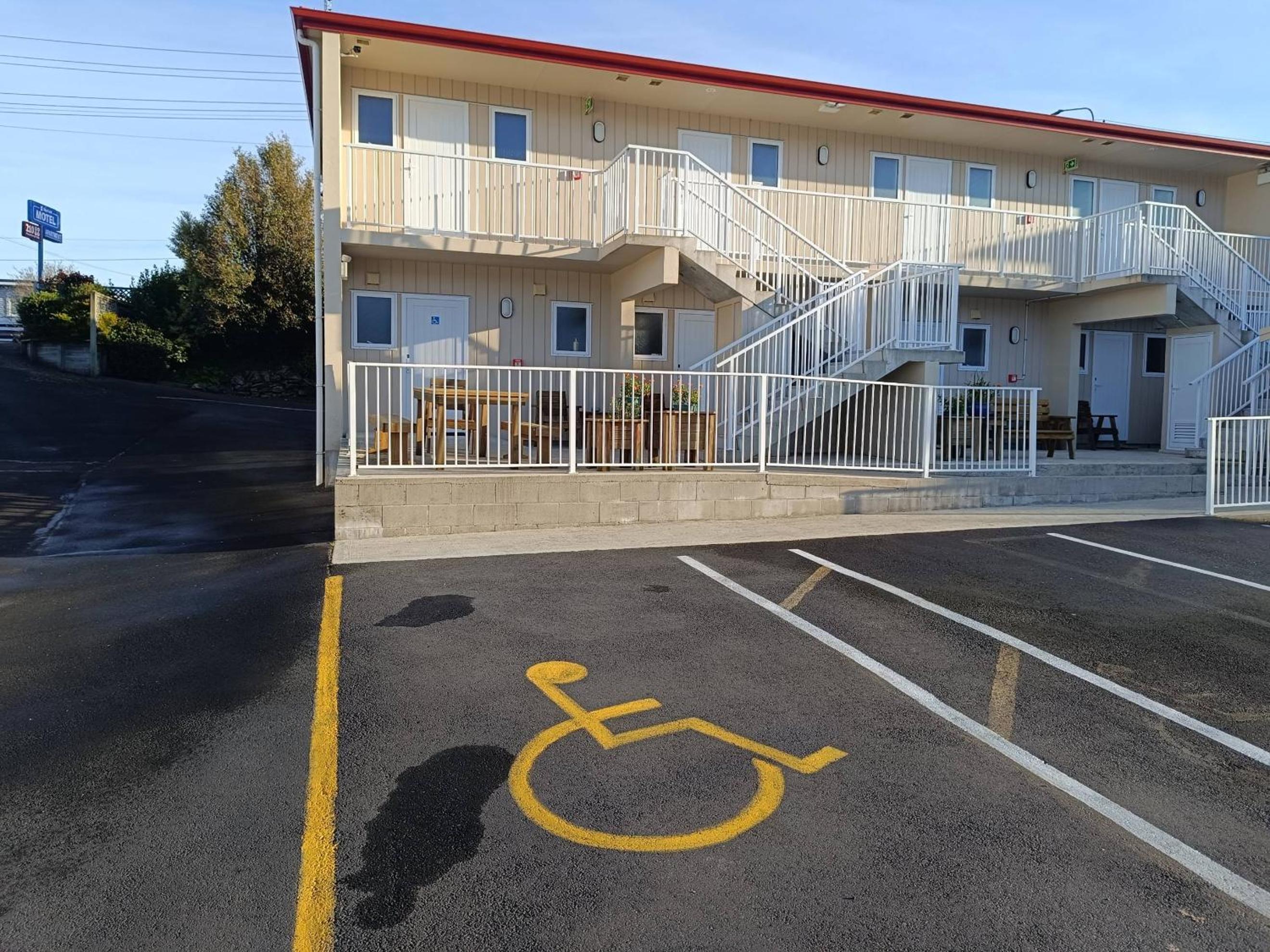 Bayfield Motel and Apartment