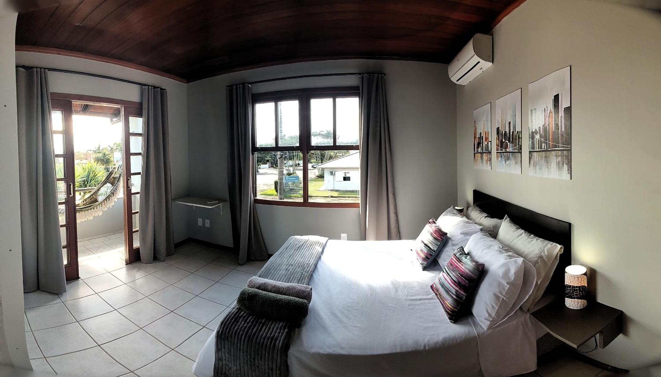 Casa de praia com piscina na praia da Daniela em Florianópolis