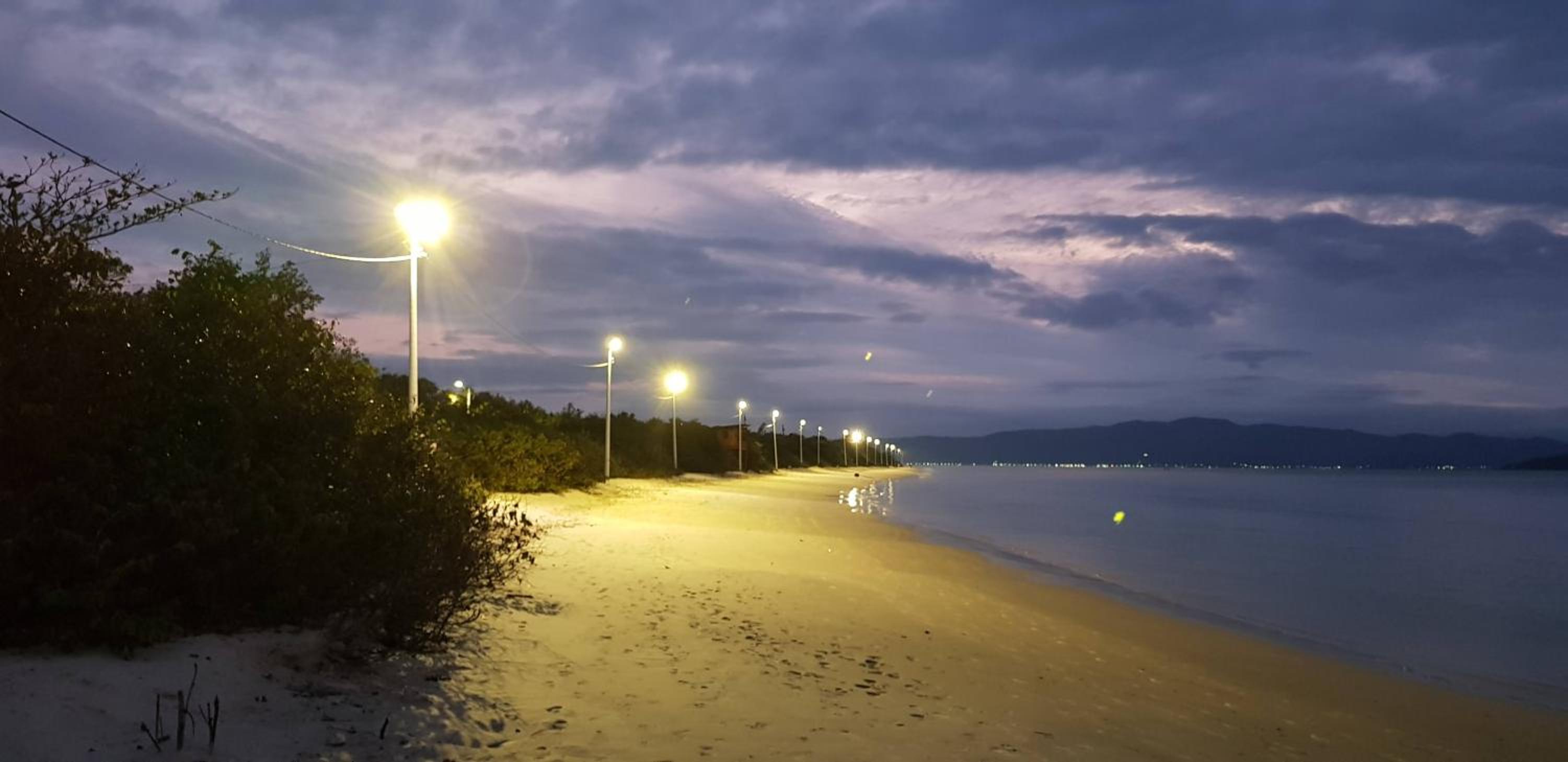 Casa de praia com piscina na praia da Daniela em Florianópolis