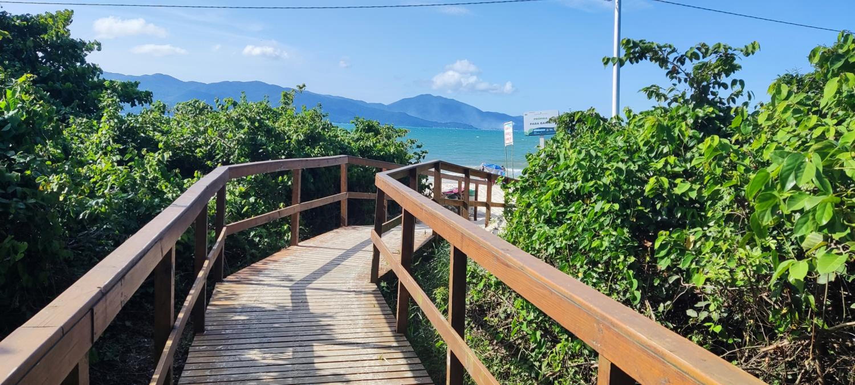 Casa de praia com piscina na praia da Daniela em Florianópolis