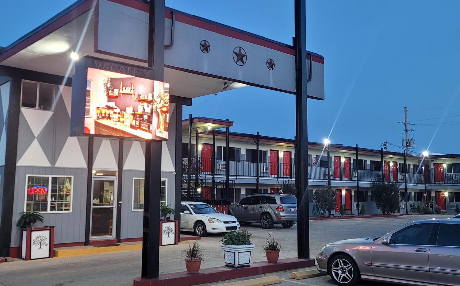 Coratel Inn & Suites by Jasper Hutchinson