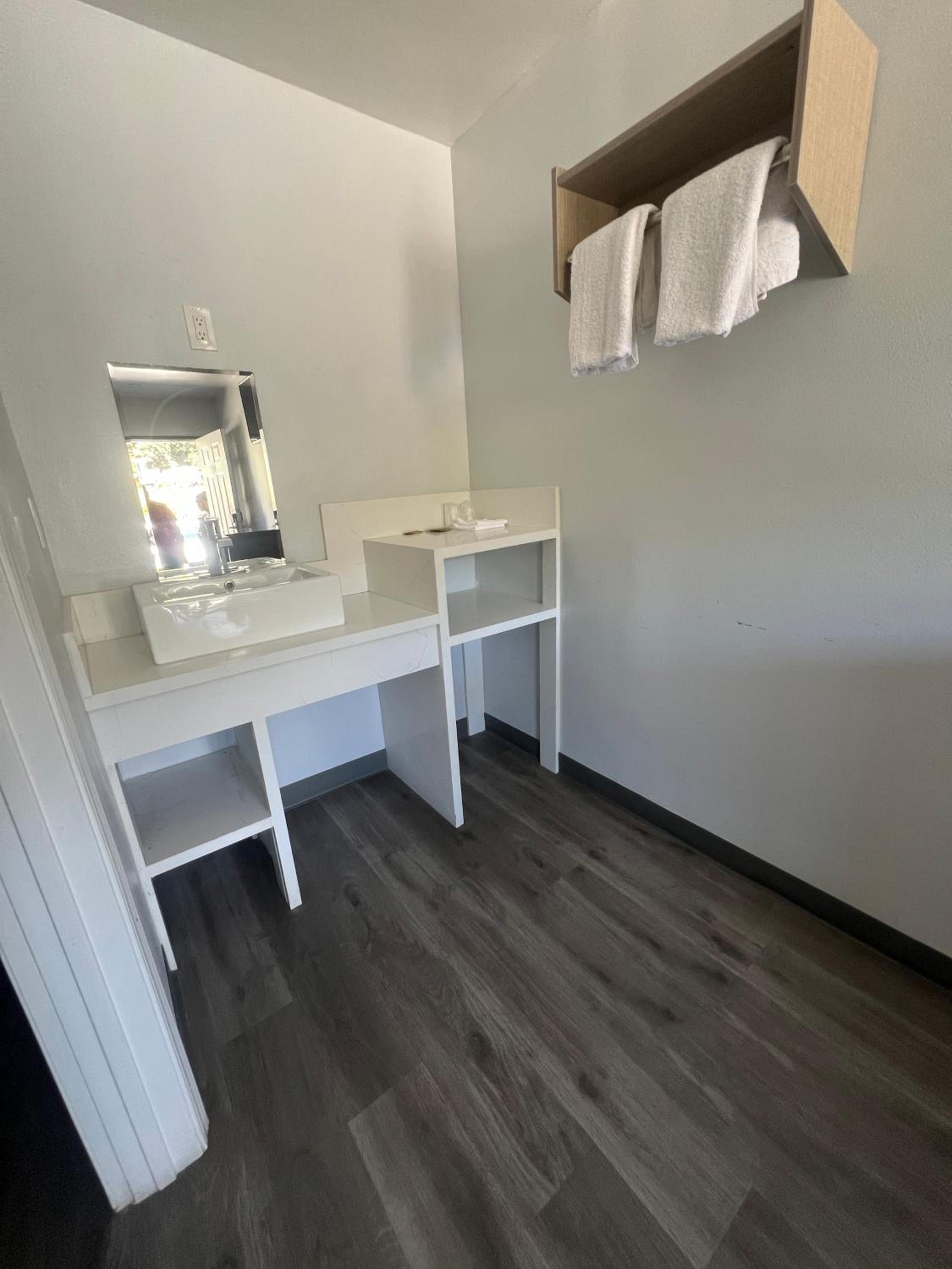 Eastsider Motel -Downtown LA New Rooms - Image 2