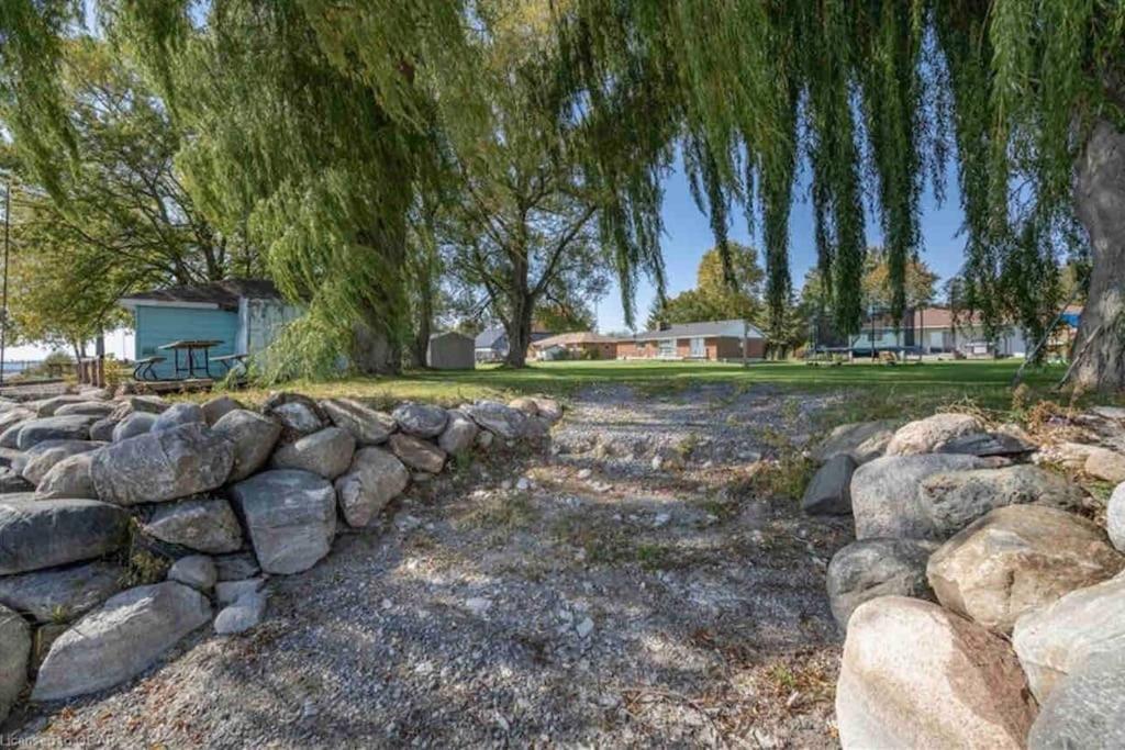 Entire Waterfront Cottage In Prince Edward County