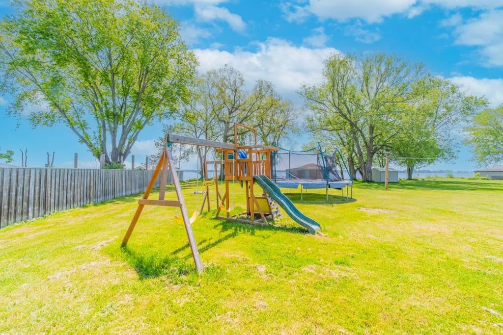 Entire Waterfront Cottage In Prince Edward County