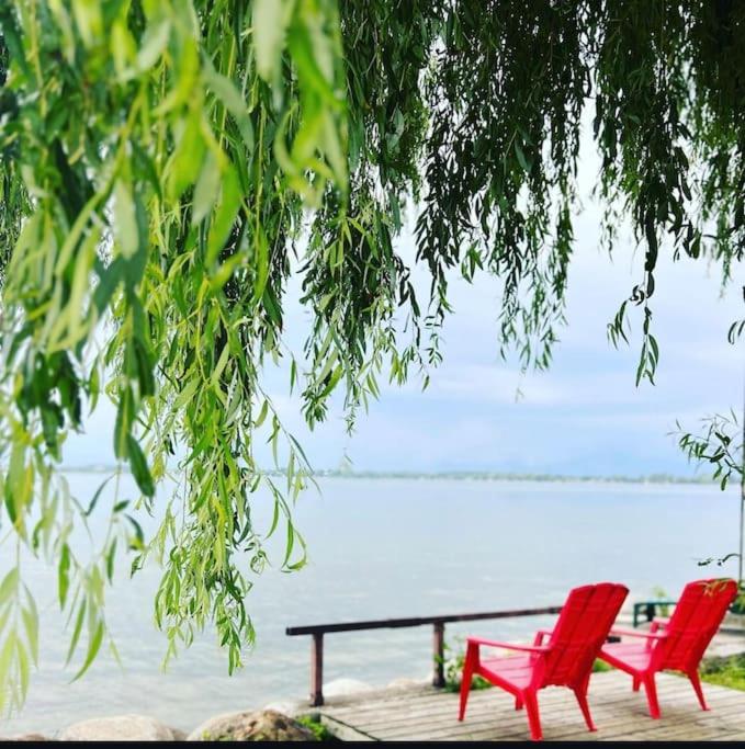 Entire Waterfront Cottage In Prince Edward County