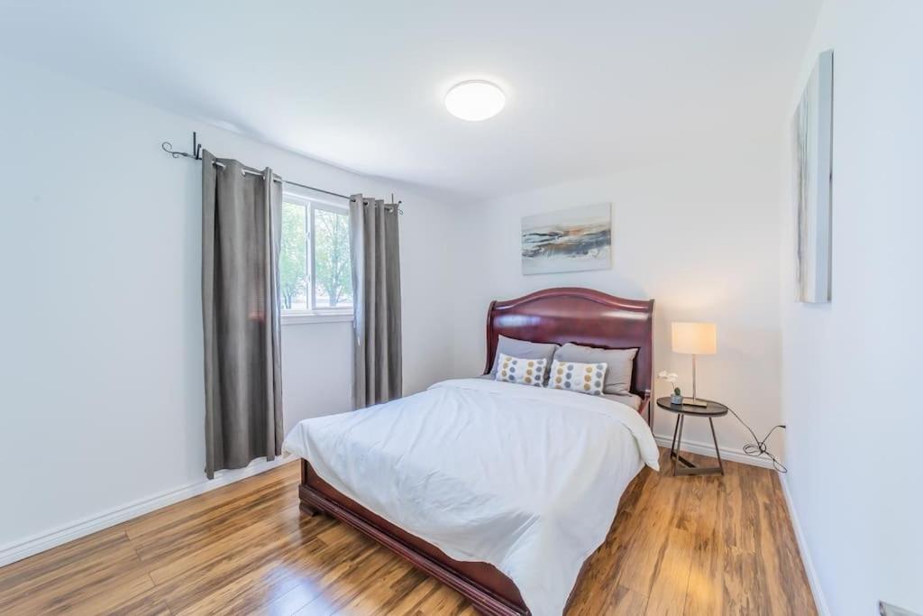 Entire Waterfront Cottage In Prince Edward County
