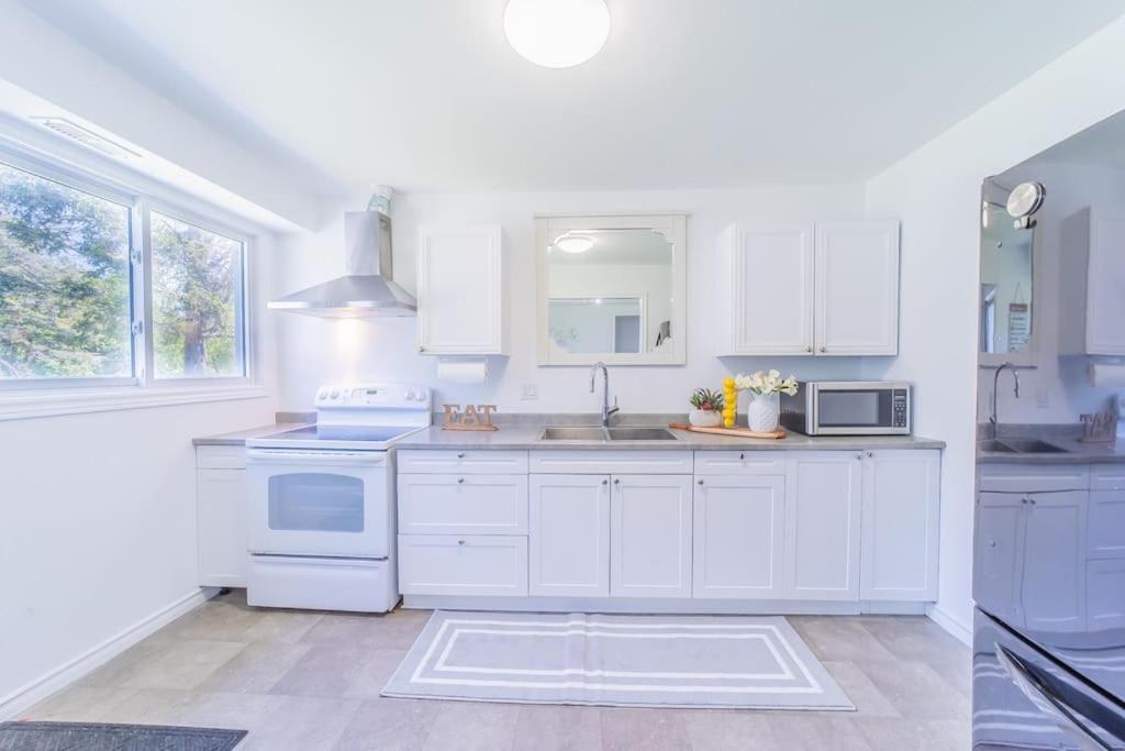 Entire Waterfront Cottage In Prince Edward County