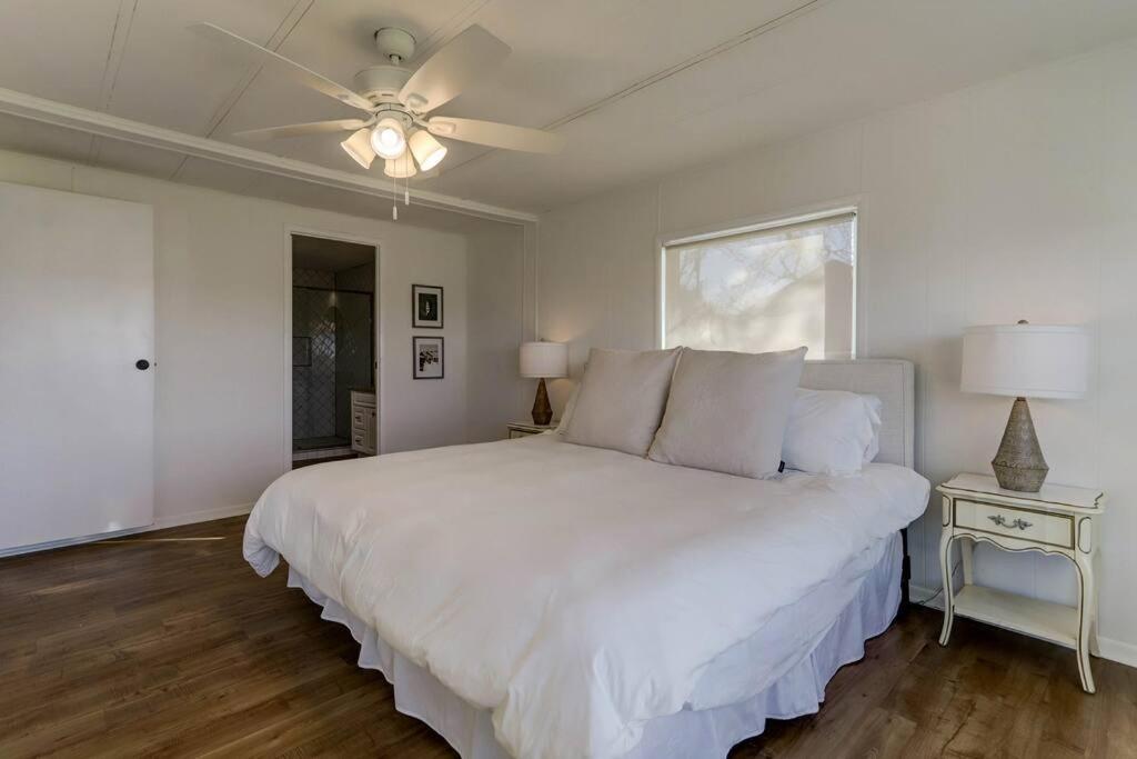 Welcome to Sunset Spot! Waterfront, Full Amenities view 4