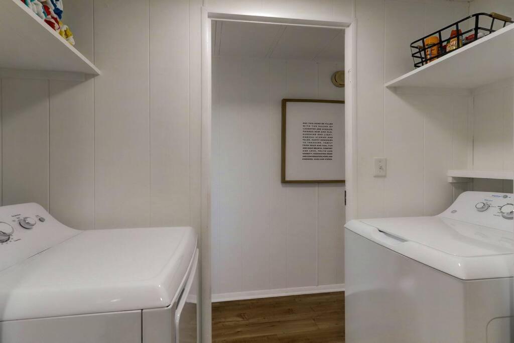 Welcome to Sunset Spot! Waterfront, Full Amenities view 2