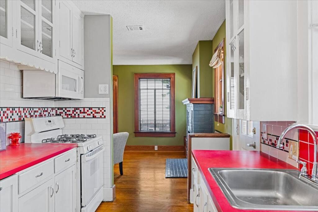 Historic Longhorn Home on UT Downtown view 3