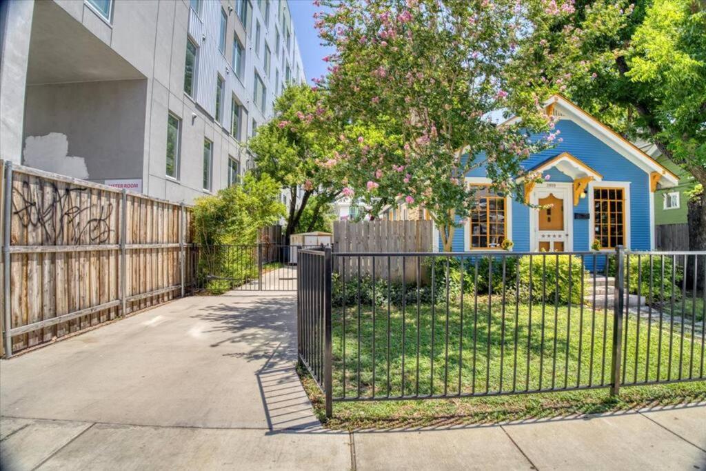 Historic Longhorn Home on UT Downtown view 4