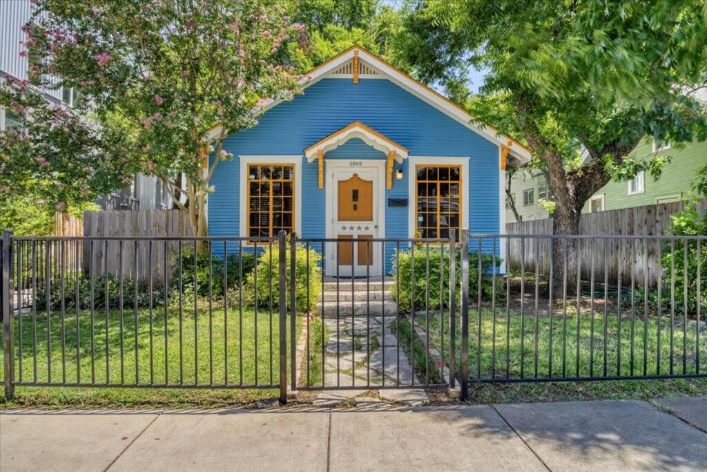 Historic Longhorn Home on UT Downtown view 5