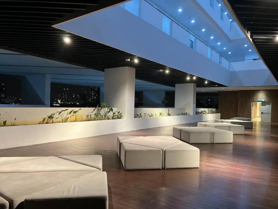 Urban Haven Suites at Atria Sofo photo 3