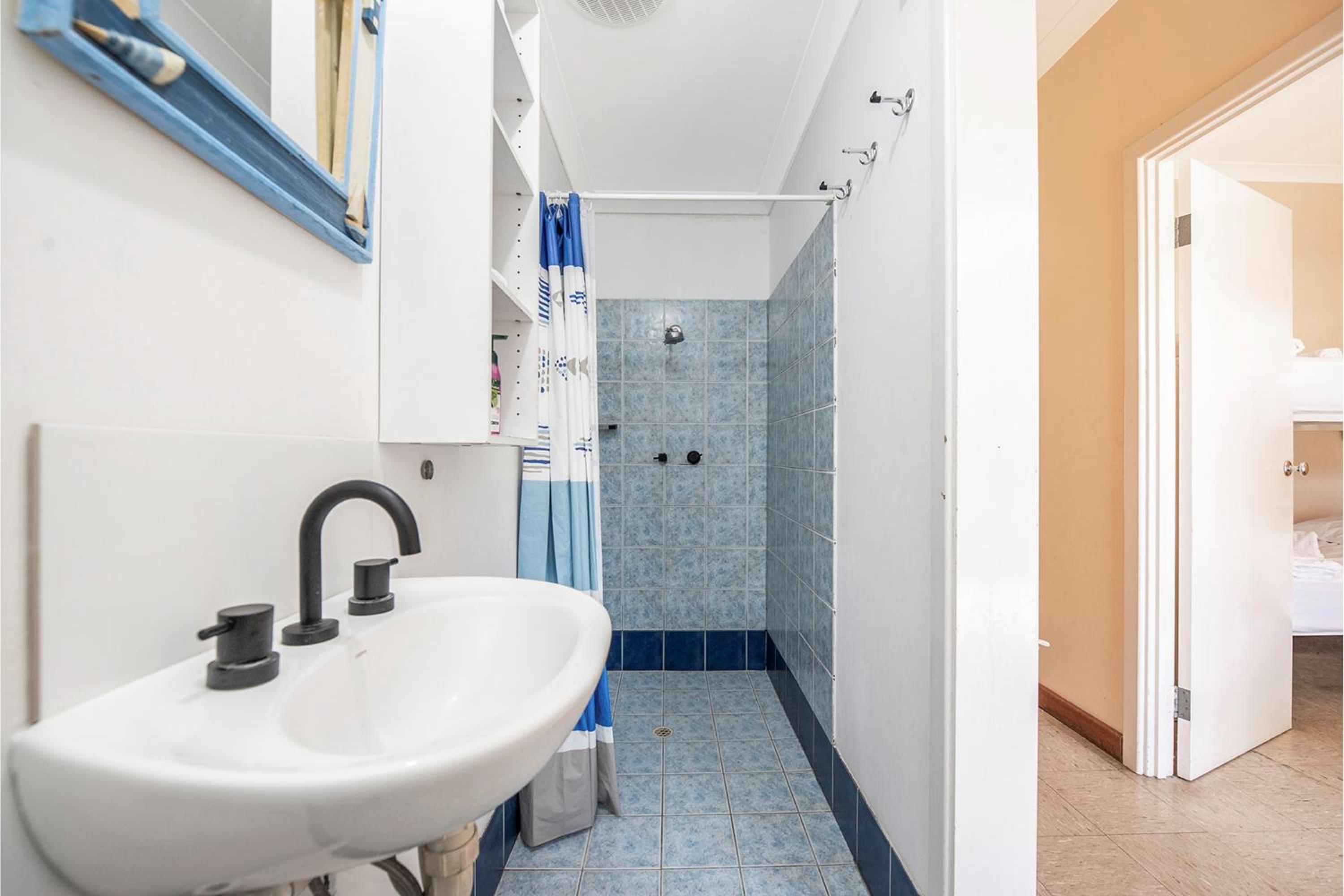 Windsurfer Beach Chalet 4