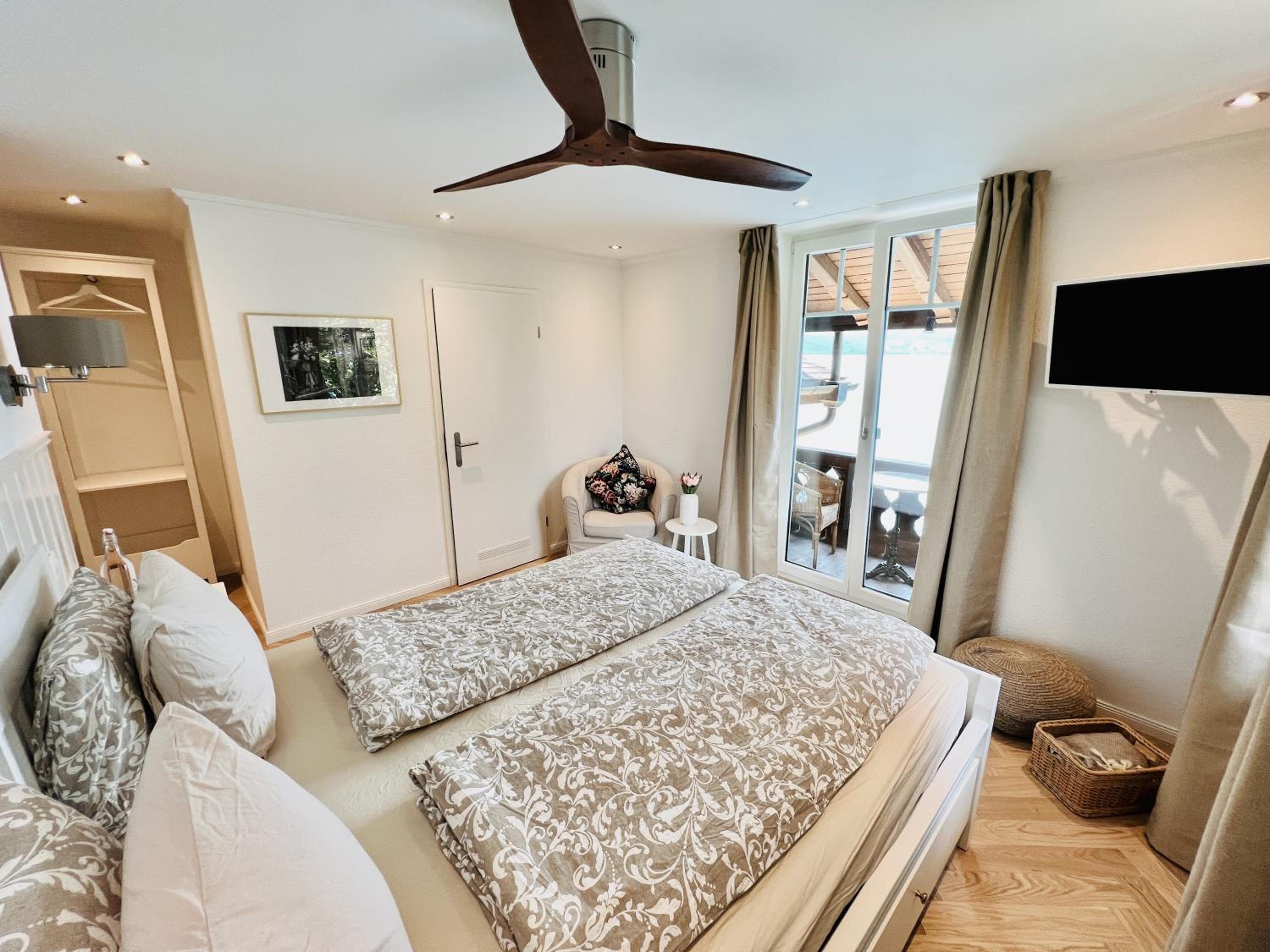 Boutique Hotel Niesenblick - direkt am Thunersee gelegen mit SELF CHECK IN & digitaler Rezeption